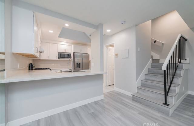 543 W Stocker Street photos photos