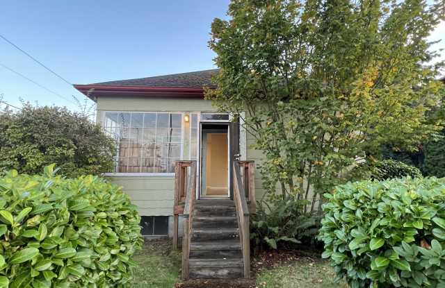 1903 Burwell St Gallery 1