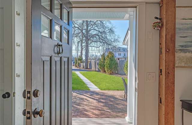 10 Beach Lane Gallery 2