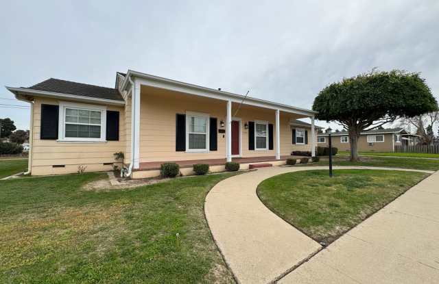 Exceptional Charm in this Single-Level 3-Bedroom House photos photos