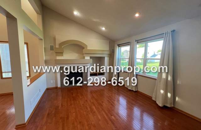 House in Club West Development in Blaine, Open Floor Plan, Vaulted Ceilings, Updated Kitchen, 3 Car Garage Gallery 4
