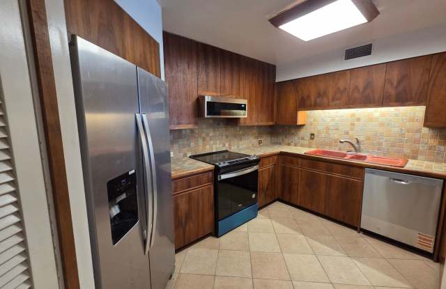 Rarely available 1-bedroom, 1-bathroom luxury apartment in the Punahou Cliffs Condominium. photos photos
