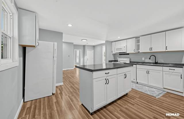 Charming 3BR House in Springfield Gallery 3