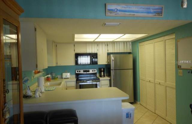 15643 GULF BOULEVARD Gallery 4