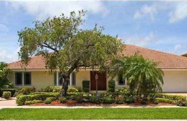 885 NE Mulberry Drive photos photos