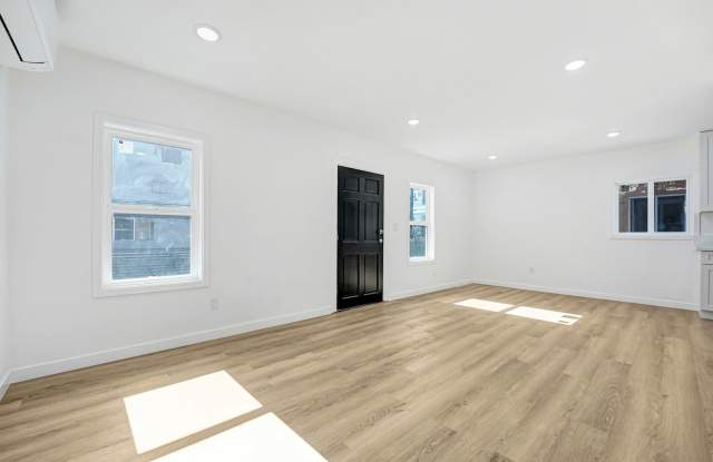 Newly Remodeled 1 Bedroom / 1 Bath with IN-UNIT Laundry in the Heart of Hollywood! Gallery 4