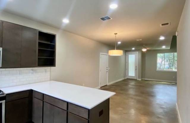 Beautiful Home Move in Ready Located minutes from Southtown! photos photos