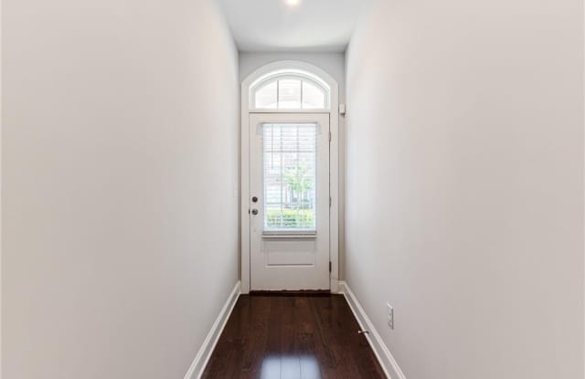 5499 Terrace Bend Place Gallery 4