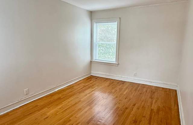 Large 3 bedroom in Greater Grand Crossing Gallery 3