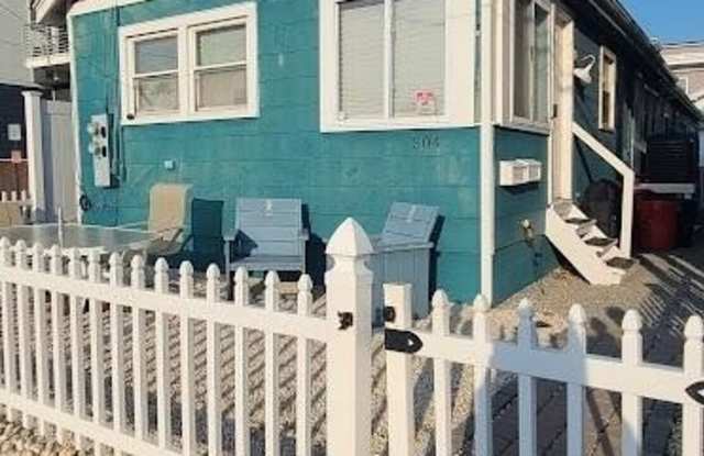 304 Bay Boulevard Gallery 1