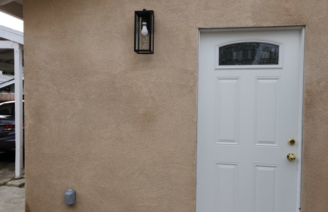 1013 1/2 Cypress Avenue - 1013 Cypress Avenue, Santa Ana, CA 92701