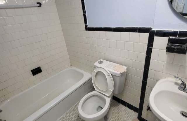 2531 W Mosher St photos photos