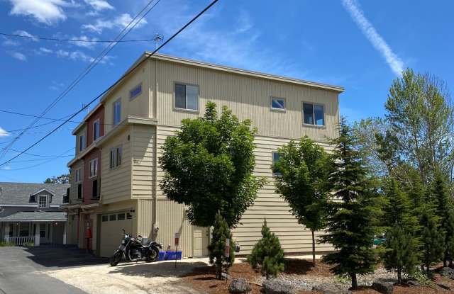 4 Bed/3 Bath Townhome in NW Bend - Newport Ave photos photos