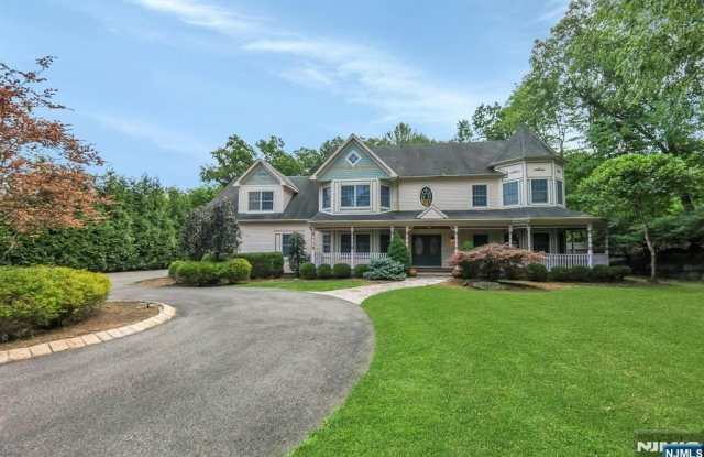 765 Colonial Road Gallery 4