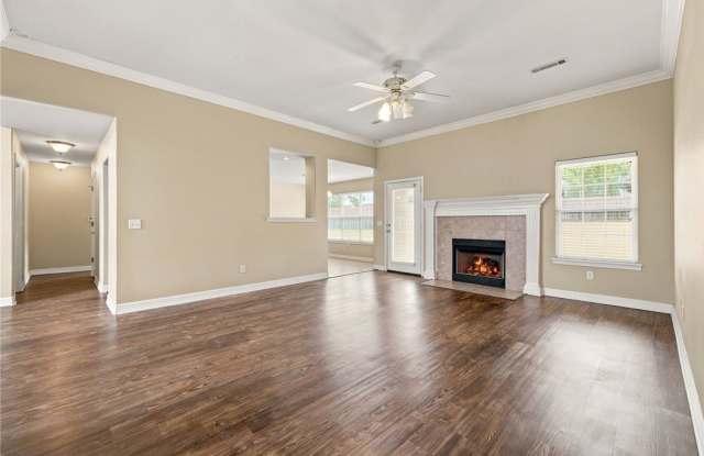 702 Maidstone Avenue Gallery 4