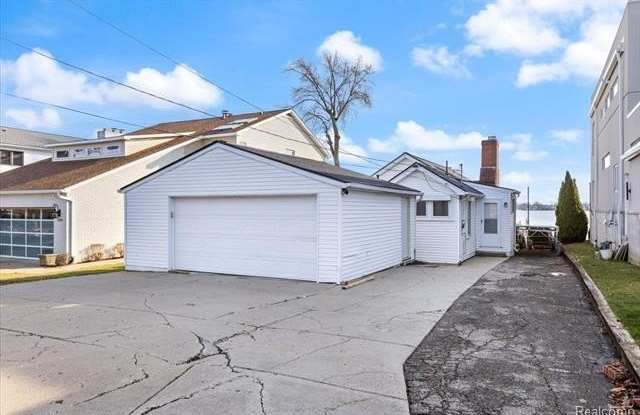 3733 LAKE FRONT Street - 3733 Lake Front Street, Waterford, MI 48328