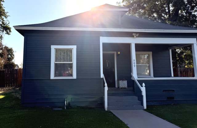 909 North Irwin Street Gallery 1