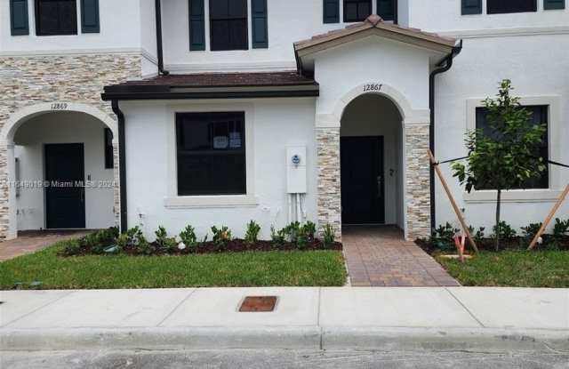 12867 SW 232nd Ln - 12867 Southwest 232nd Lane, Princeton, FL 33032