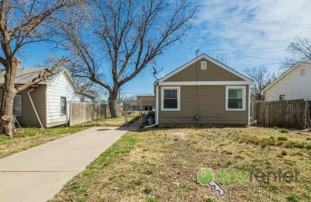 Renovated 2 bedroom | 1 Bath Duplex Gallery 3