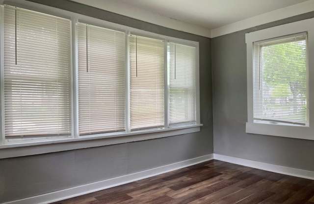 Darling 2 Bedroom 1 Bathroom Home in Minneapolis! Gallery 1