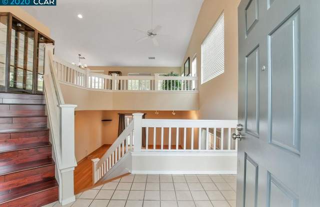 325 Oakwood Circle Gallery 3