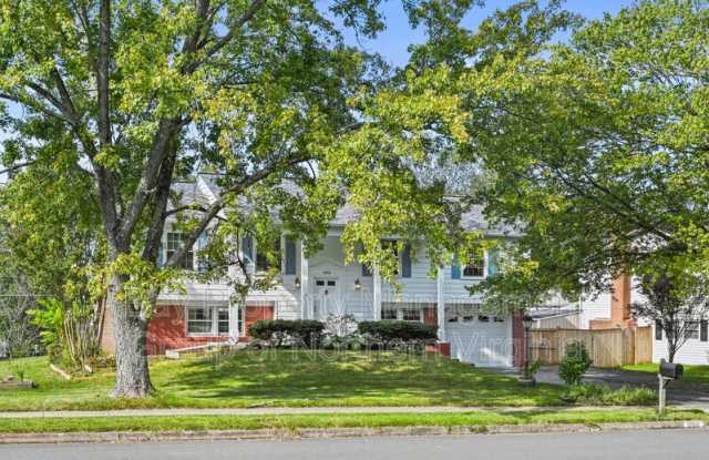 12810 Point Pleasant Dr - 12810 Point Pleasant Drive, Greenbriar, VA 22033