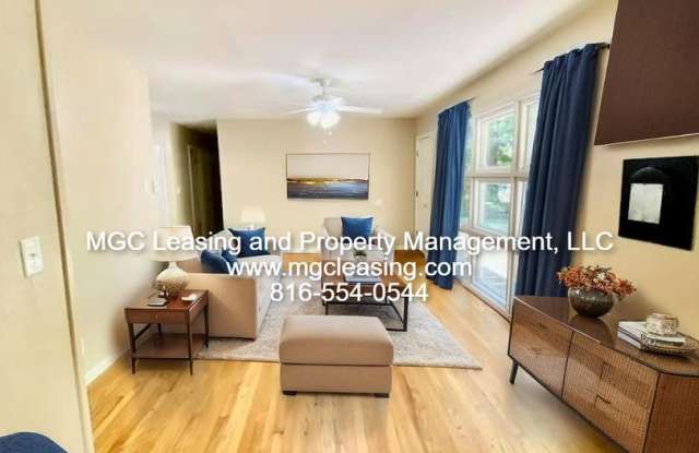 Charming Ranch Style Home Minutes From Downtown Lee's Summit photos photos