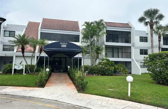 200 Lakeview Dr photos photos