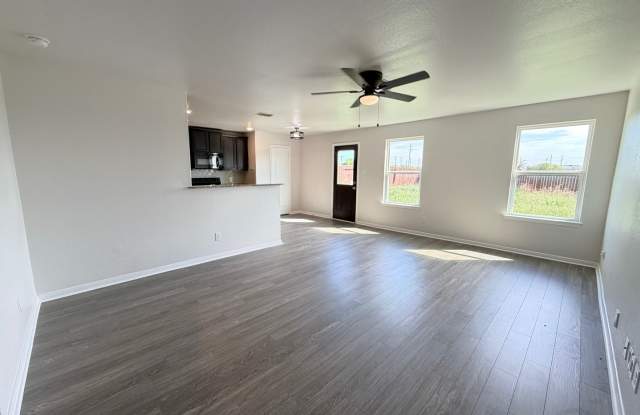 Beautifully Remodeled Home – Move-In Ready! Located in the desirable Preserve at Medina River community!! Gallery 3
