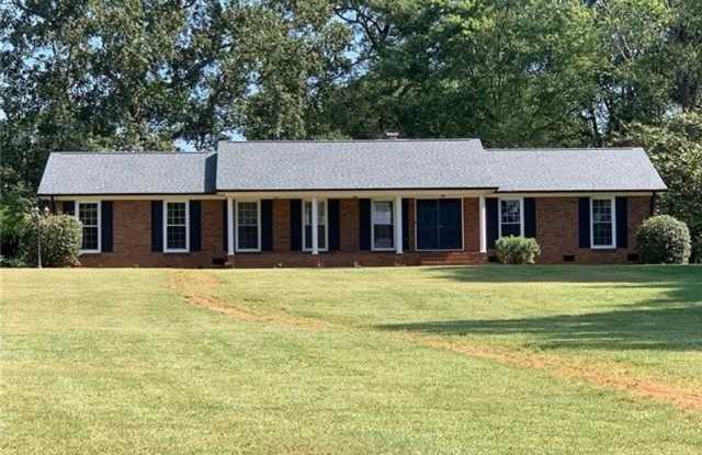 6338 Farmlake Drive Gallery 2