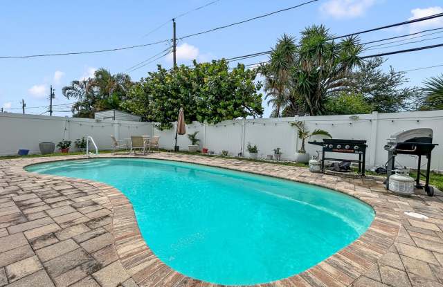 Charming 3-Bed Seminole Home Near the Coast! photos photos