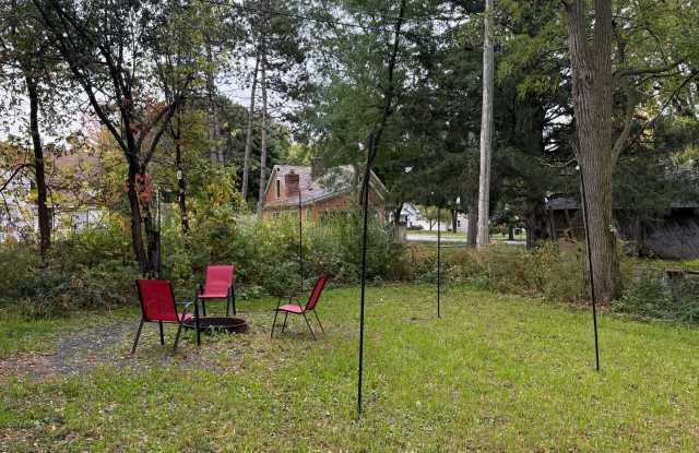 4 Bedroom 1 Bath Home | 1214 9th St. E. Gallery 4