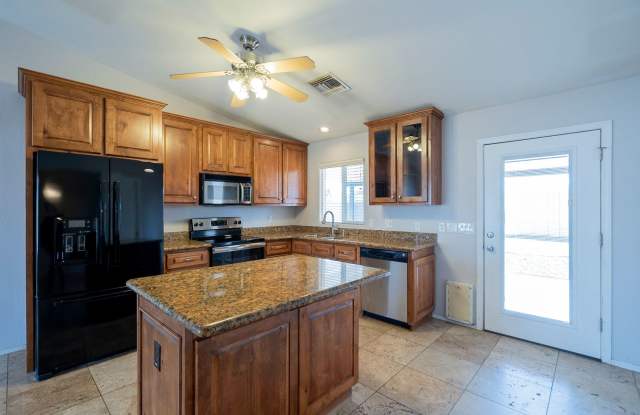 Ready to Move In - Three Bedrooms! Gallery 2