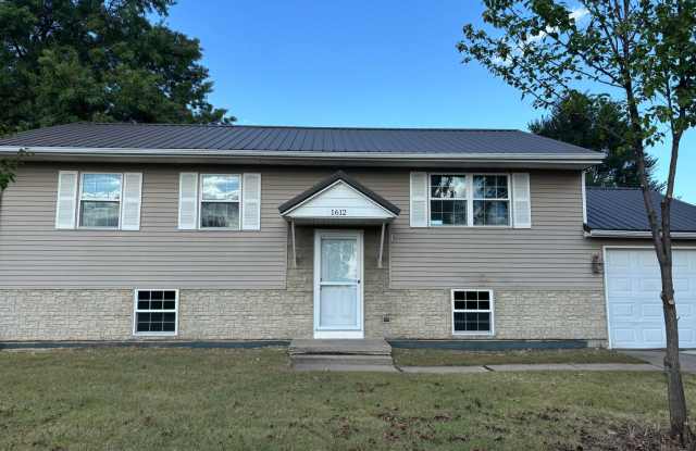3 Bedroom, 3.5 Bath w/Garage Single Family Home in Camanche, IA photos photos