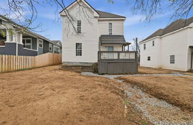 Welcome to 2009 McCallie Ave! 2 Beds, 2 Baths, Water + Sewer Included in Rent! photos photos