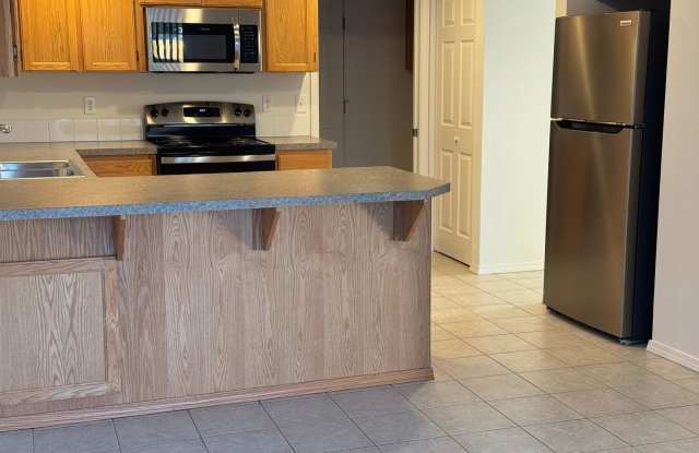 Charming 3-Bed Duplex with 2.5 Baths  1600 Sq Ft - Prime Spanaway Location! photos photos