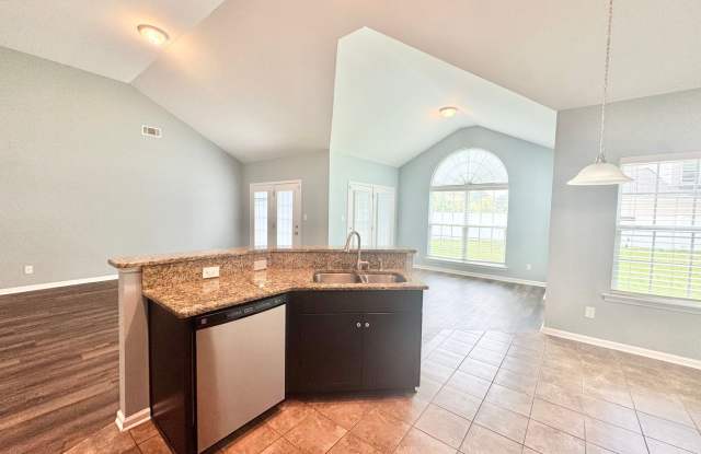 Beautiful Traditional Brick--4-bedroom, 2-bathroom home located in the heart of Savannah, GA. Gallery 4