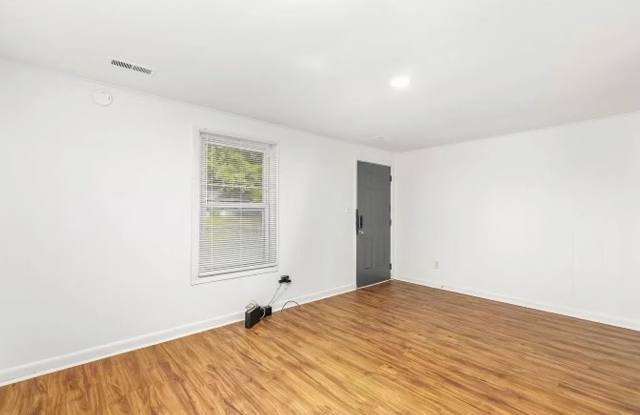 Easy access to I-85 Gallery 3