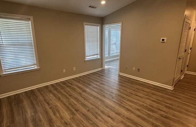 Ground floor 2 bed condo with no neighbors above or below photos photos