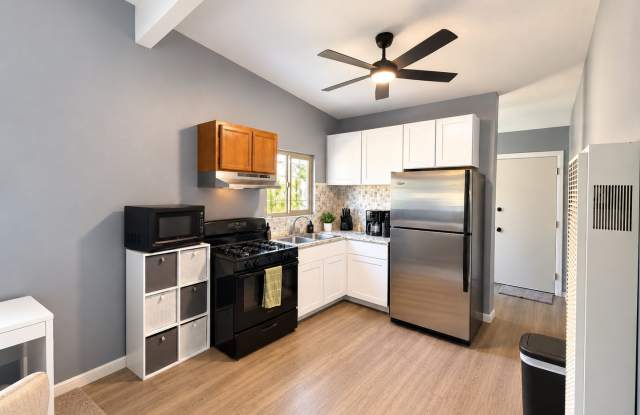 Charming 1-Bedroom Home with Modern Interior & Private Backyard! Gallery 3