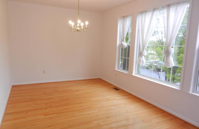 18010 ROCKINGHAM PLACE Gallery 3
