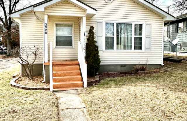 NICE 3 BEDROOM 1 BATH IN S. JOPLIN-$1,095.00 RENT-$1,095.00 DEPOSIT - 3328 South Joplin Avenue, Joplin, MO 64804