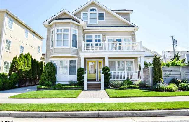 105 S Gladstone Ave - 105 South Gladstone Avenue, Margate City, NJ 08402