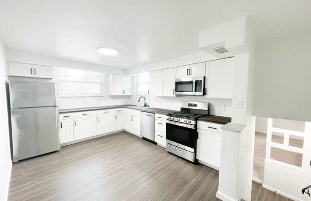 Available NOW - Do NOT miss out on this RENOVATED 2 bed home! photos photos