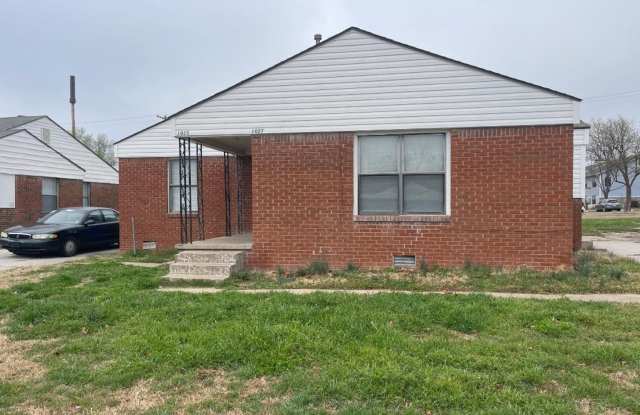 2 BED 1 BATH DUPLEX FOR LEASE - 1027 Arkansas Street, Norman, OK 73071