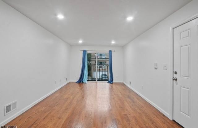 44 Wainwright St Gallery 3