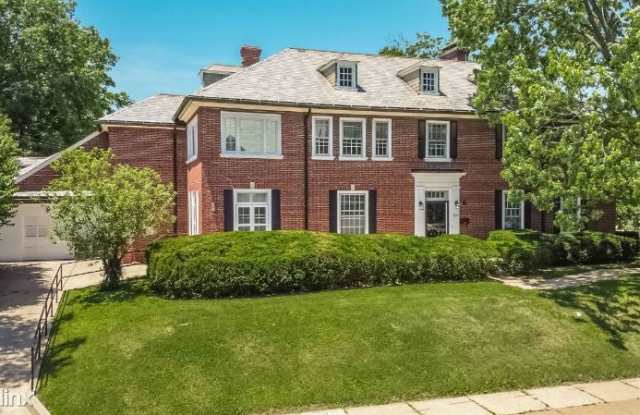 7204 Forsyth Blvd - 7204 Forsyth Boulevard, University City, MO 63105