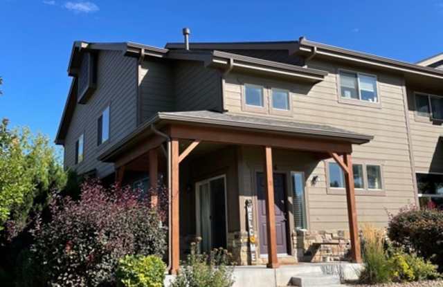 LOVELY 2 BED/2.5 BATH END-UNIT TOWNHOME IN LOVELAND! photos photos