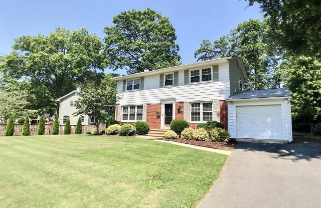8426 COTTAGE STREET - 8426 Cottage Street, Dunn Loring, VA 22180