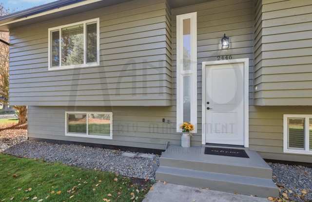 Spacious South Hill Home photos photos
